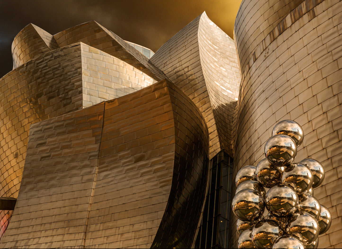 Reflections on spheres (Serie Guggenheim Bilbao) fototapet